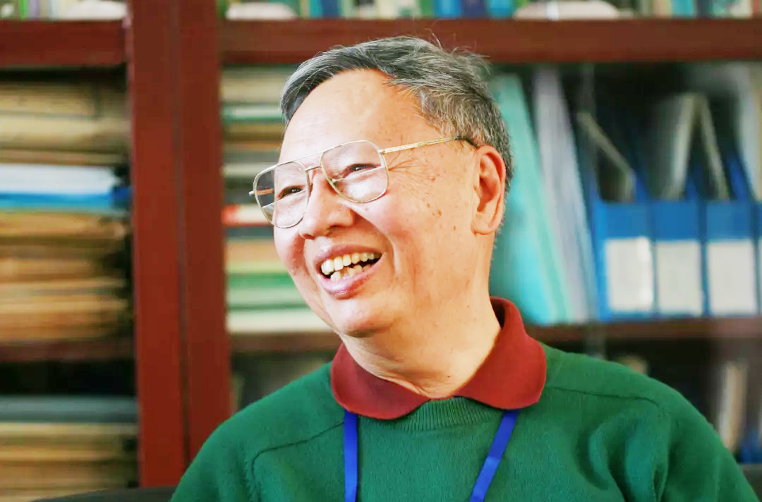 盧永根                                        “布衣院士”，唯愿稻香滿人間。                    